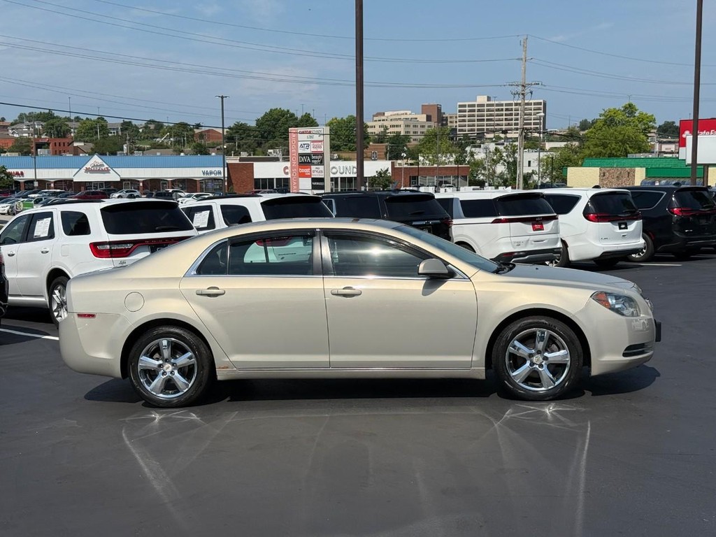 Chevrolet Malibu Vehicle Full-screen Gallery Image 02