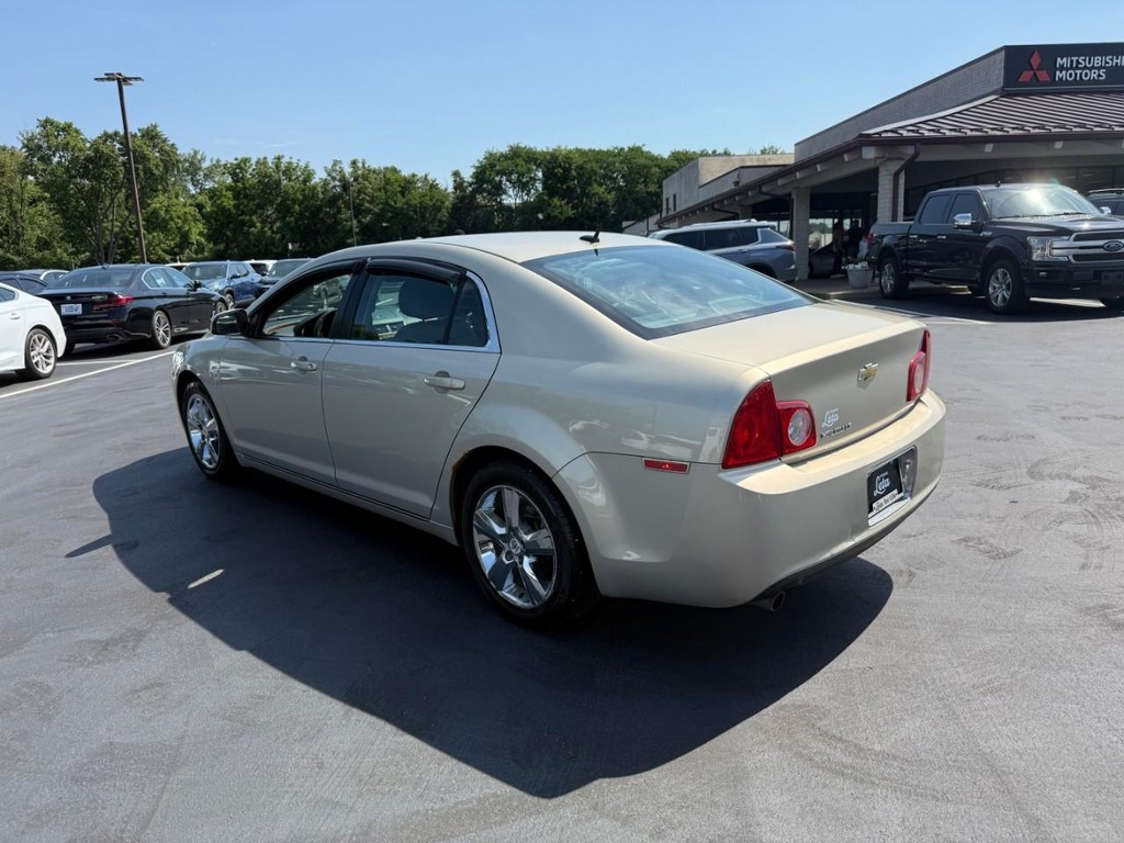 Chevrolet Malibu Vehicle Full-screen Gallery Image 04
