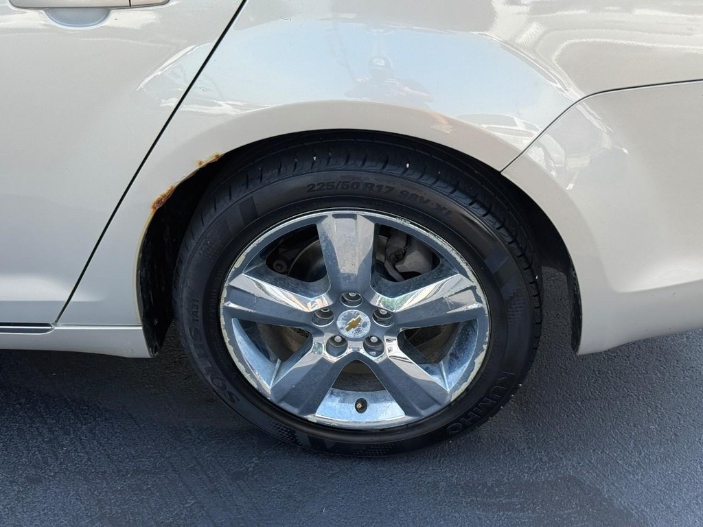 Chevrolet Malibu Vehicle Full-screen Gallery Image 05