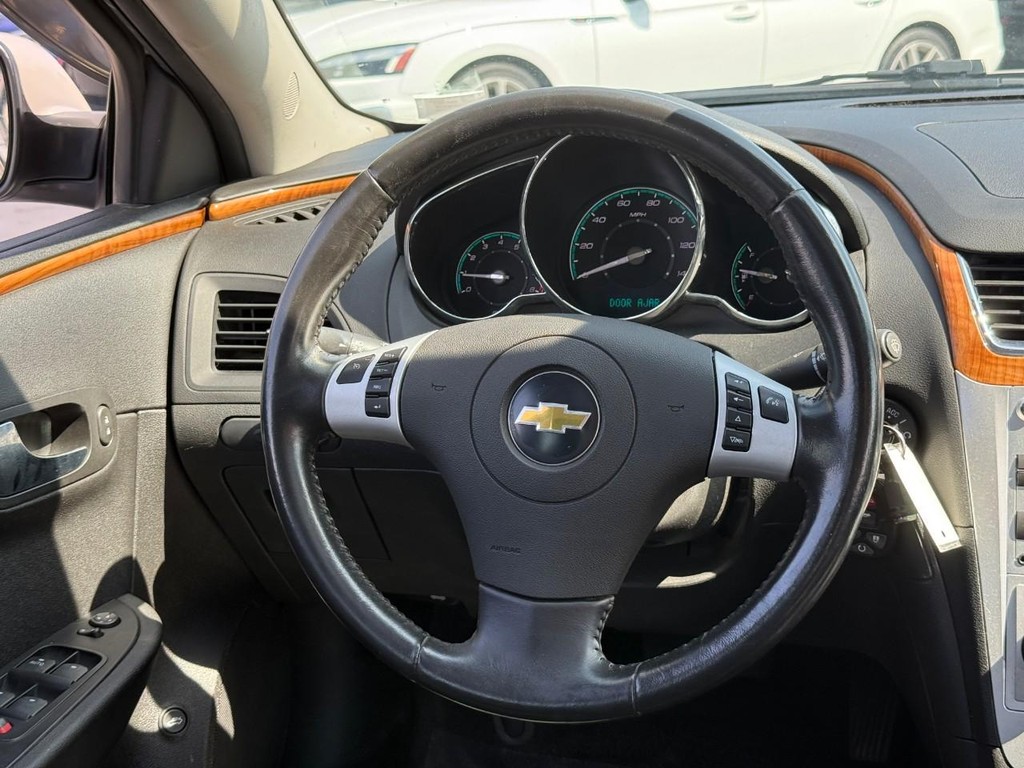 Chevrolet Malibu Vehicle Full-screen Gallery Image 11