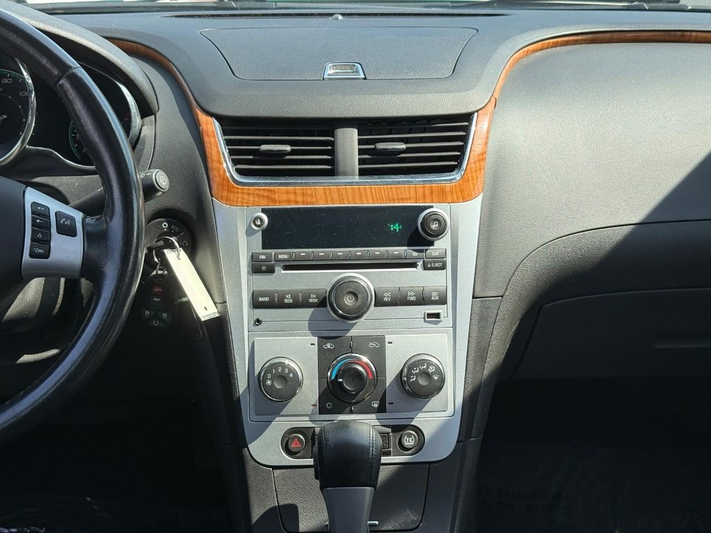 Chevrolet Malibu Vehicle Full-screen Gallery Image 12