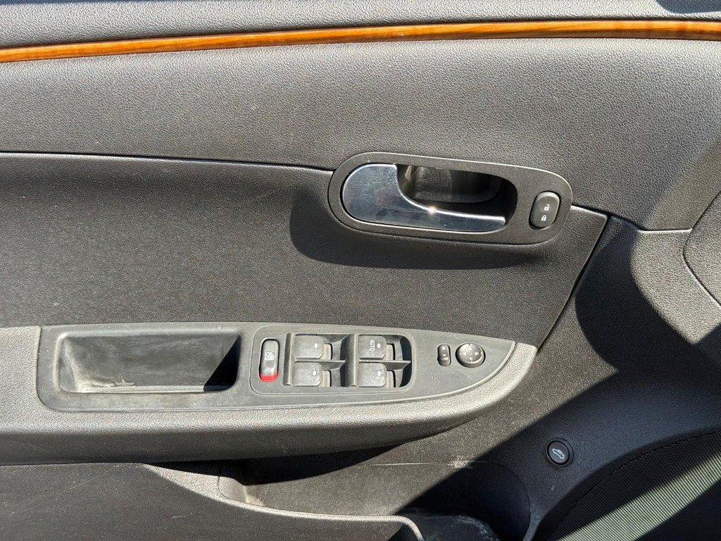 Chevrolet Malibu Vehicle Full-screen Gallery Image 15