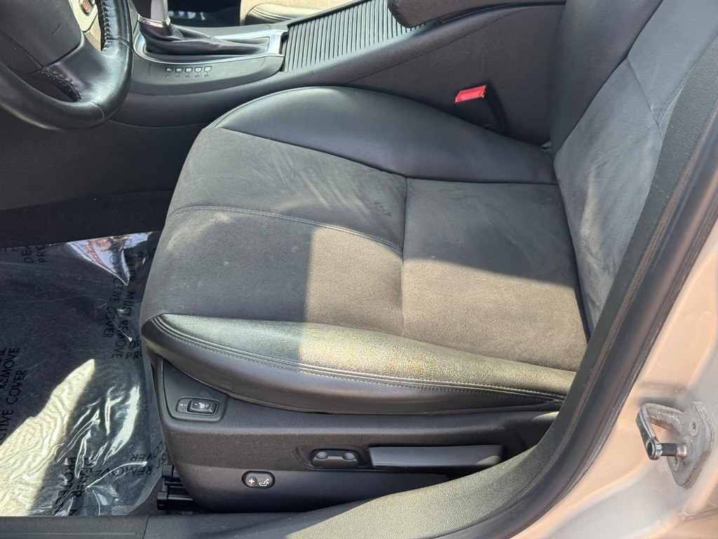 Chevrolet Malibu Vehicle Full-screen Gallery Image 16