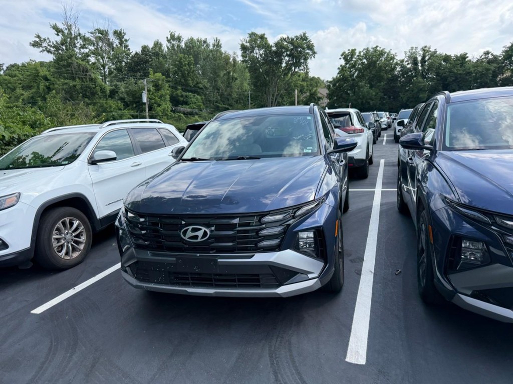 Hyundai Tucson Vehicle Full-screen Gallery Image 03