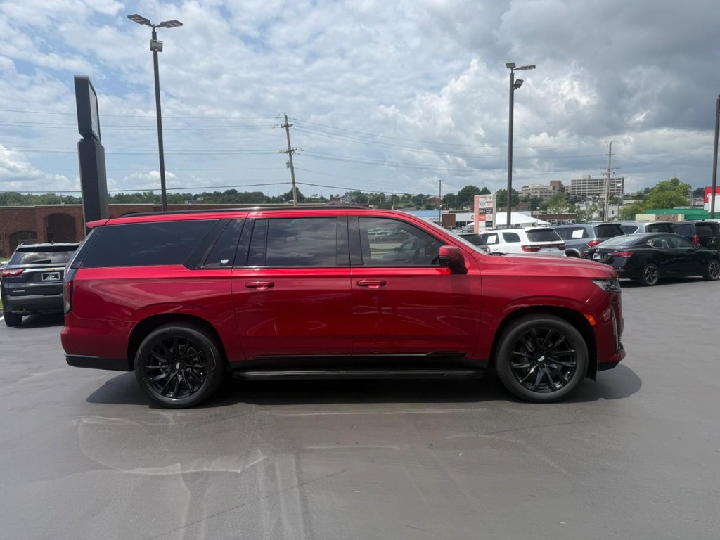 Cadillac Escalade ESV Vehicle Full-screen Gallery Image 02