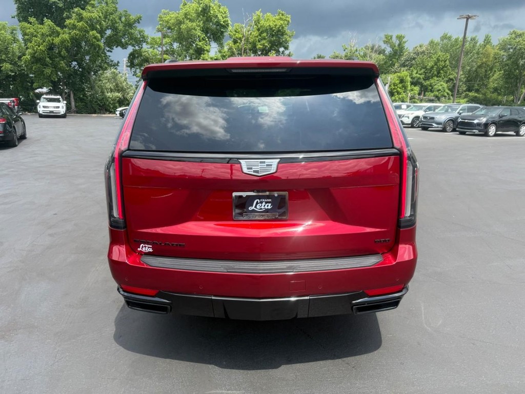 Cadillac Escalade ESV Vehicle Full-screen Gallery Image 06