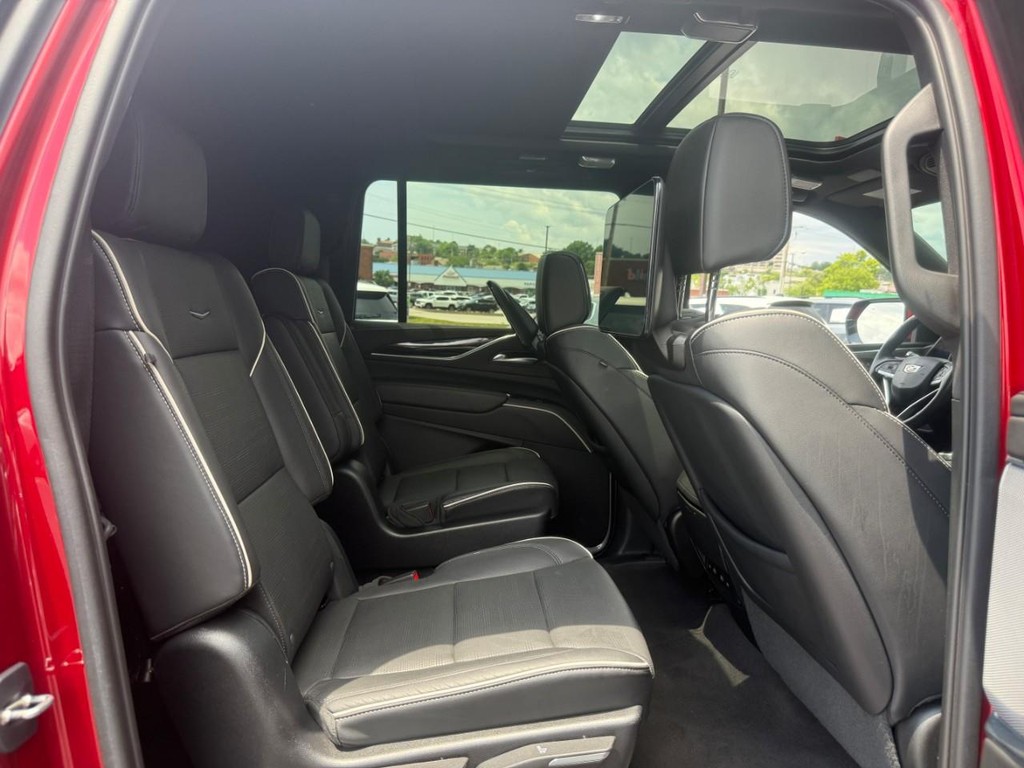 Cadillac Escalade ESV Vehicle Full-screen Gallery Image 09