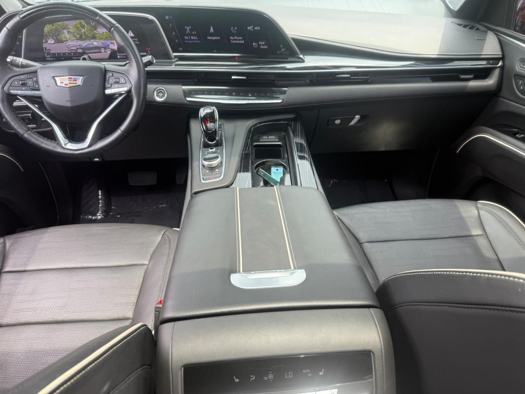 Cadillac Escalade ESV Vehicle Full-screen Gallery Image 11