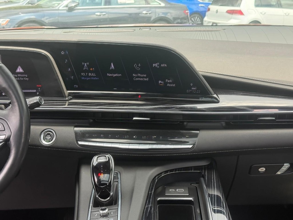 Cadillac Escalade ESV Vehicle Full-screen Gallery Image 13