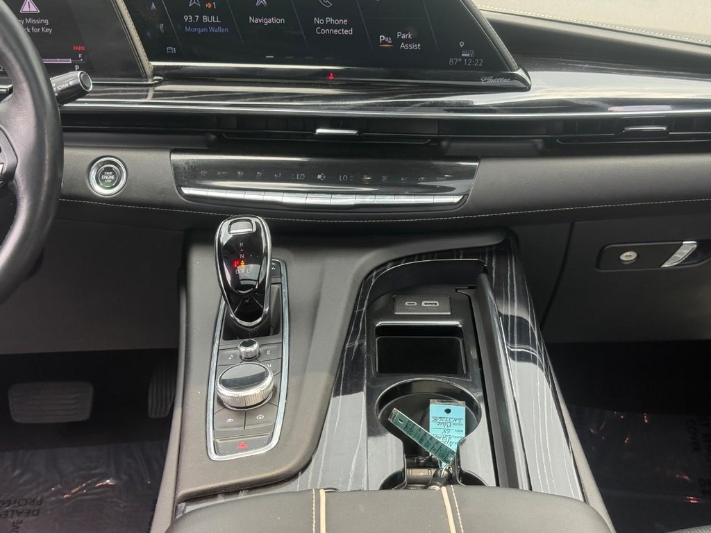 Cadillac Escalade ESV Vehicle Full-screen Gallery Image 14