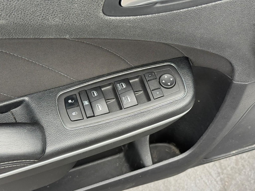 Dodge Charger Vehicle Full-screen Gallery Image 16