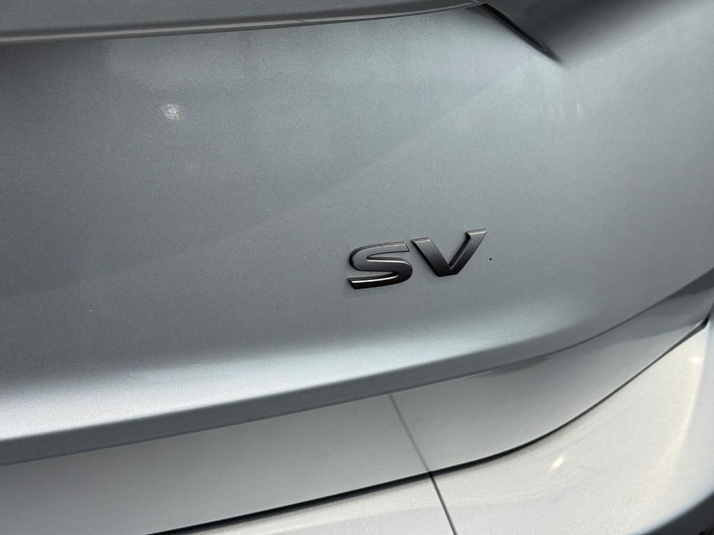 Nissan Rogue Vehicle Full-screen Gallery Image 06