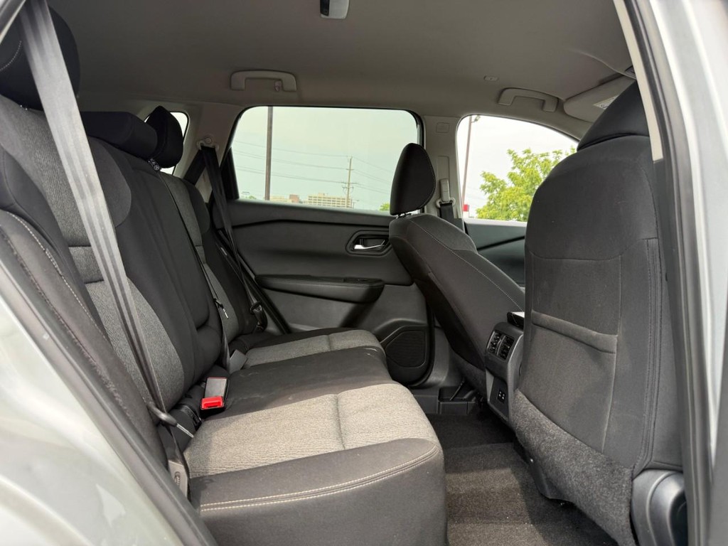 Nissan Rogue Vehicle Full-screen Gallery Image 11