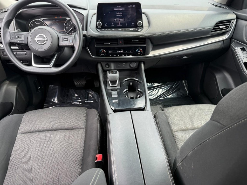 Nissan Rogue Vehicle Full-screen Gallery Image 12