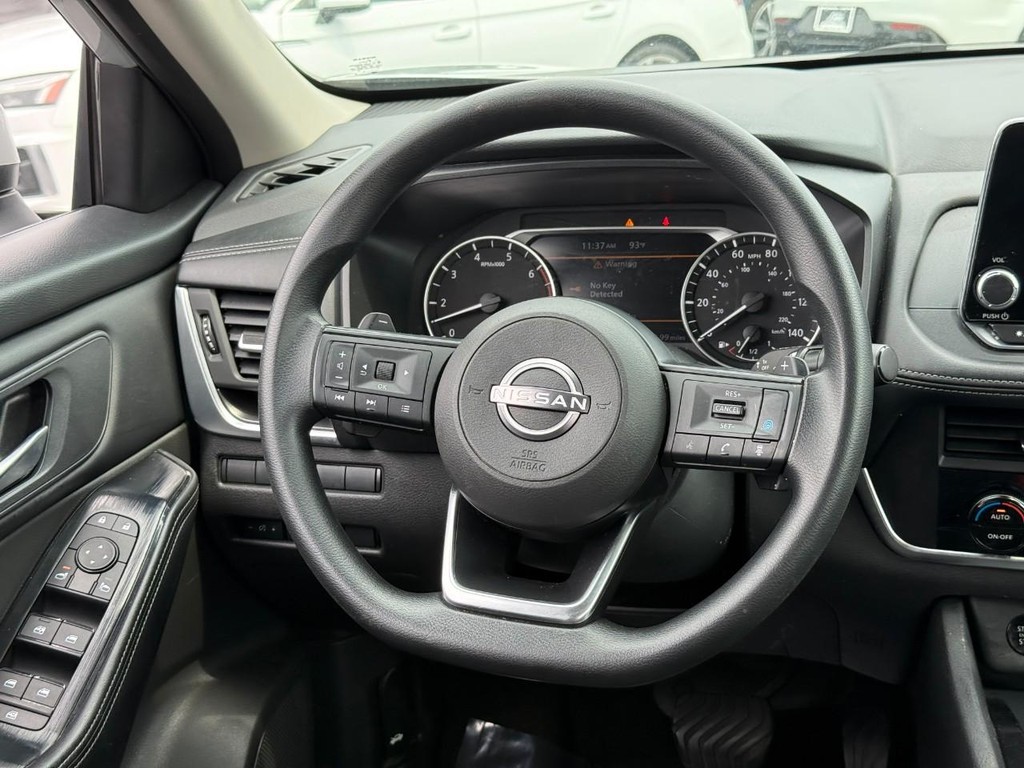Nissan Rogue Vehicle Full-screen Gallery Image 13