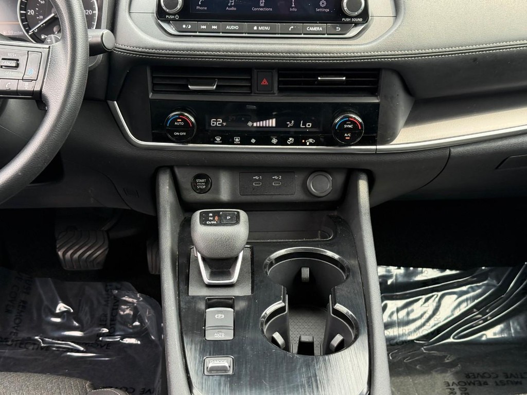 Nissan Rogue Vehicle Full-screen Gallery Image 14