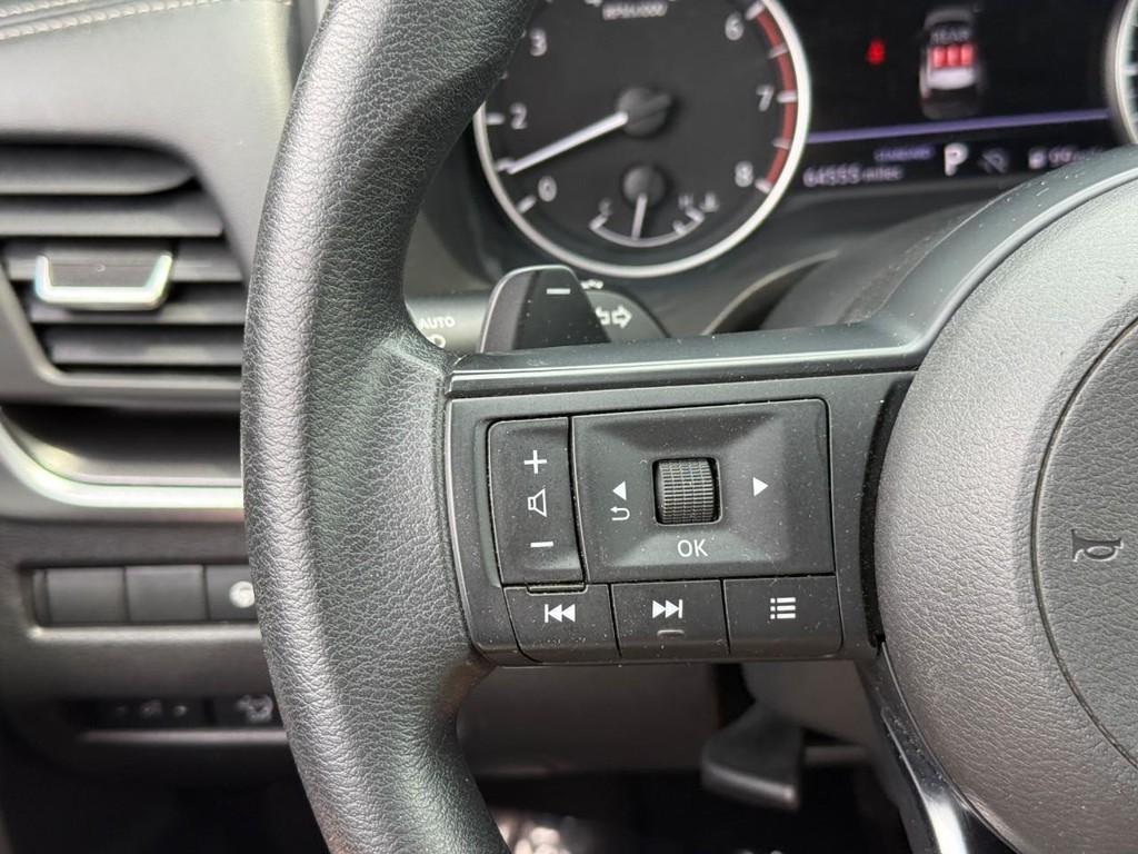 Nissan Rogue Vehicle Full-screen Gallery Image 18