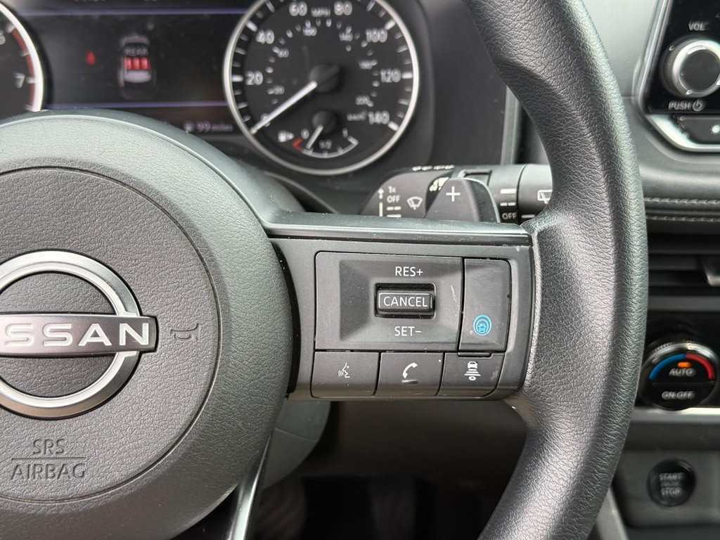 Nissan Rogue Vehicle Full-screen Gallery Image 19