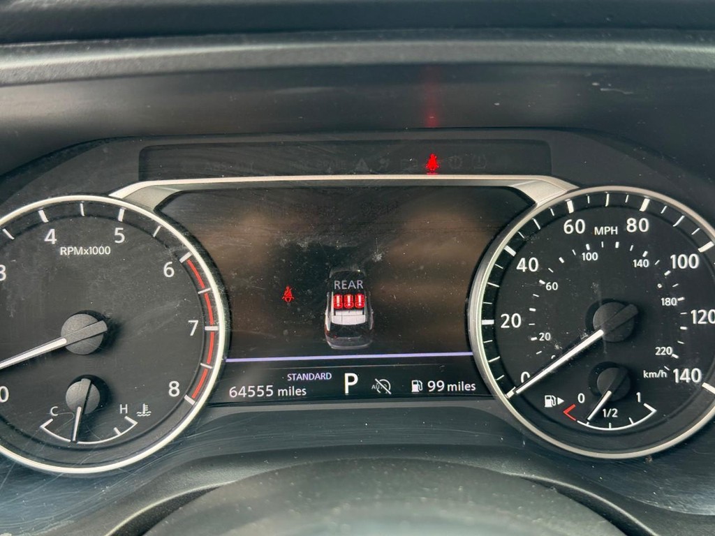 Nissan Rogue Vehicle Full-screen Gallery Image 20