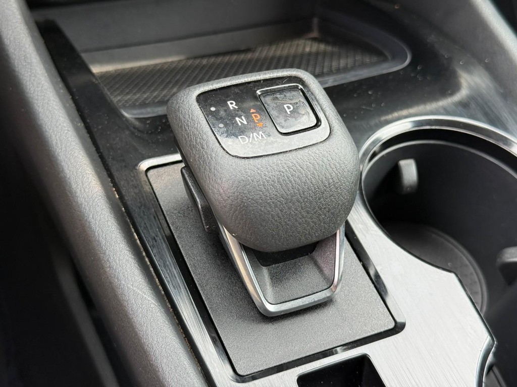 Nissan Rogue Vehicle Full-screen Gallery Image 21