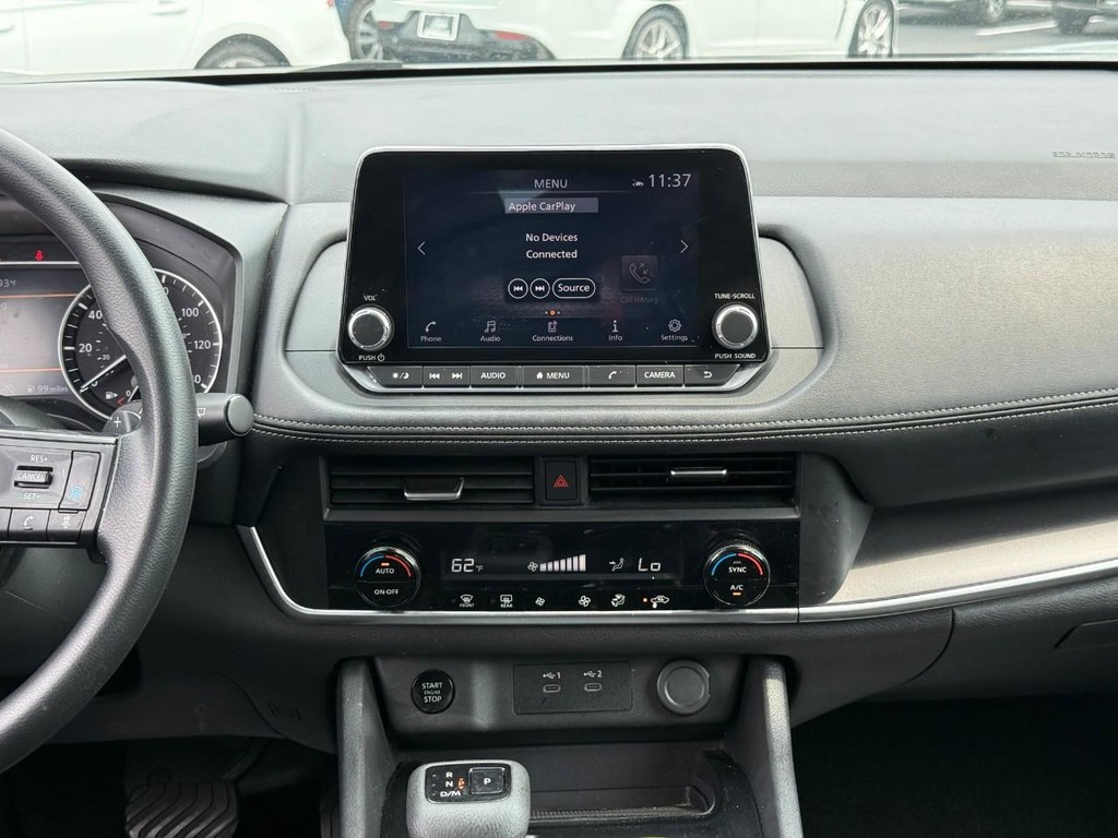 Nissan Rogue Vehicle Full-screen Gallery Image 23