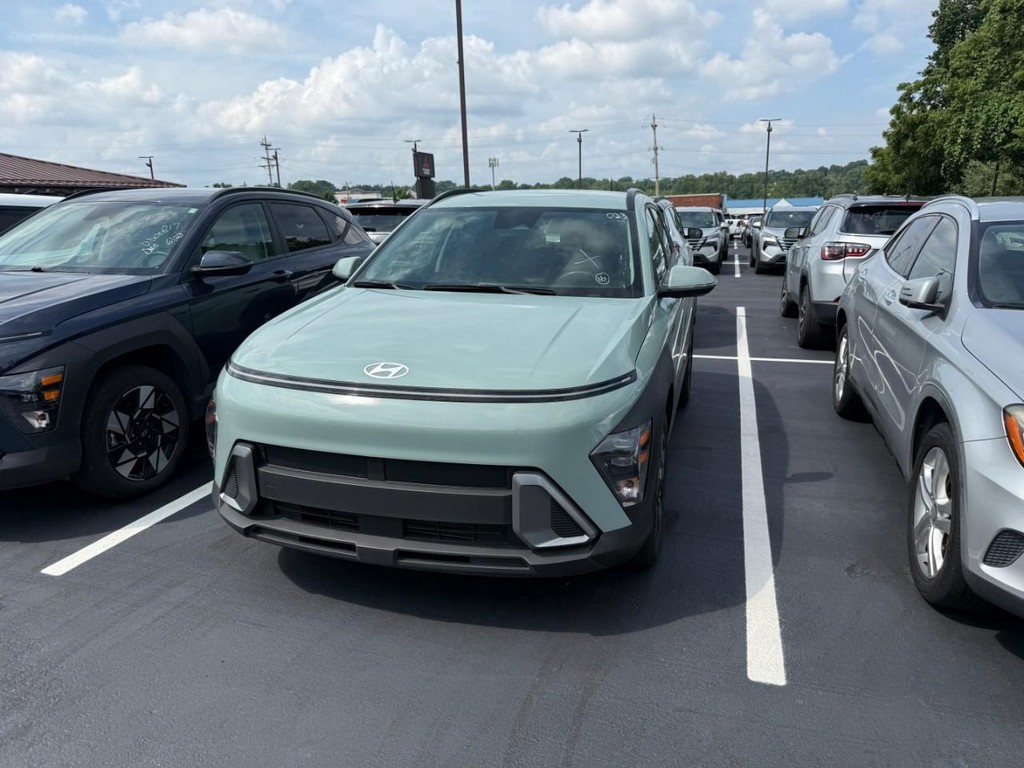 Hyundai Kona Vehicle Full-screen Gallery Image 02