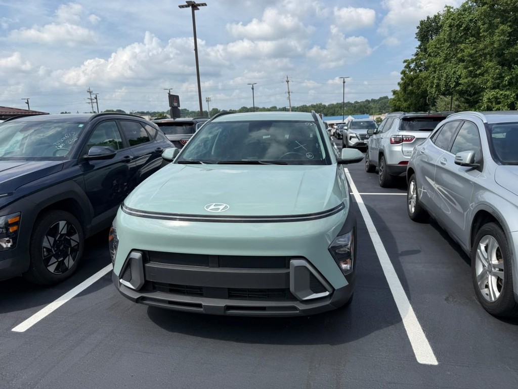 Hyundai Kona Vehicle Full-screen Gallery Image 03