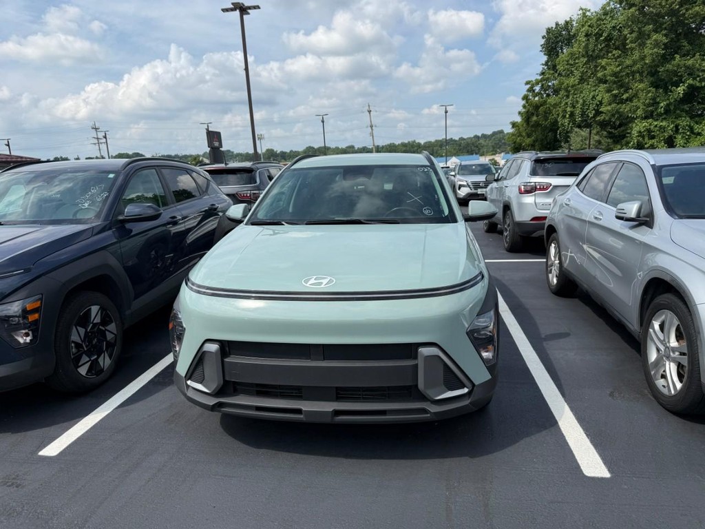 Hyundai Kona Vehicle Full-screen Gallery Image 04