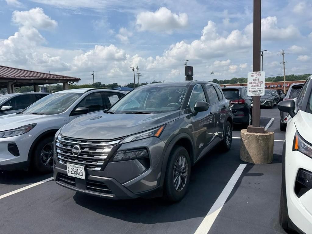 Nissan Rogue Vehicle Full-screen Gallery Image 09
