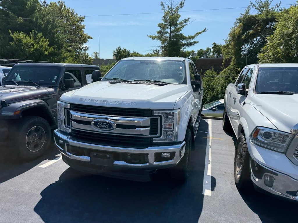 Ford Super Duty F-250 SRW Vehicle Full-screen Gallery Image 04