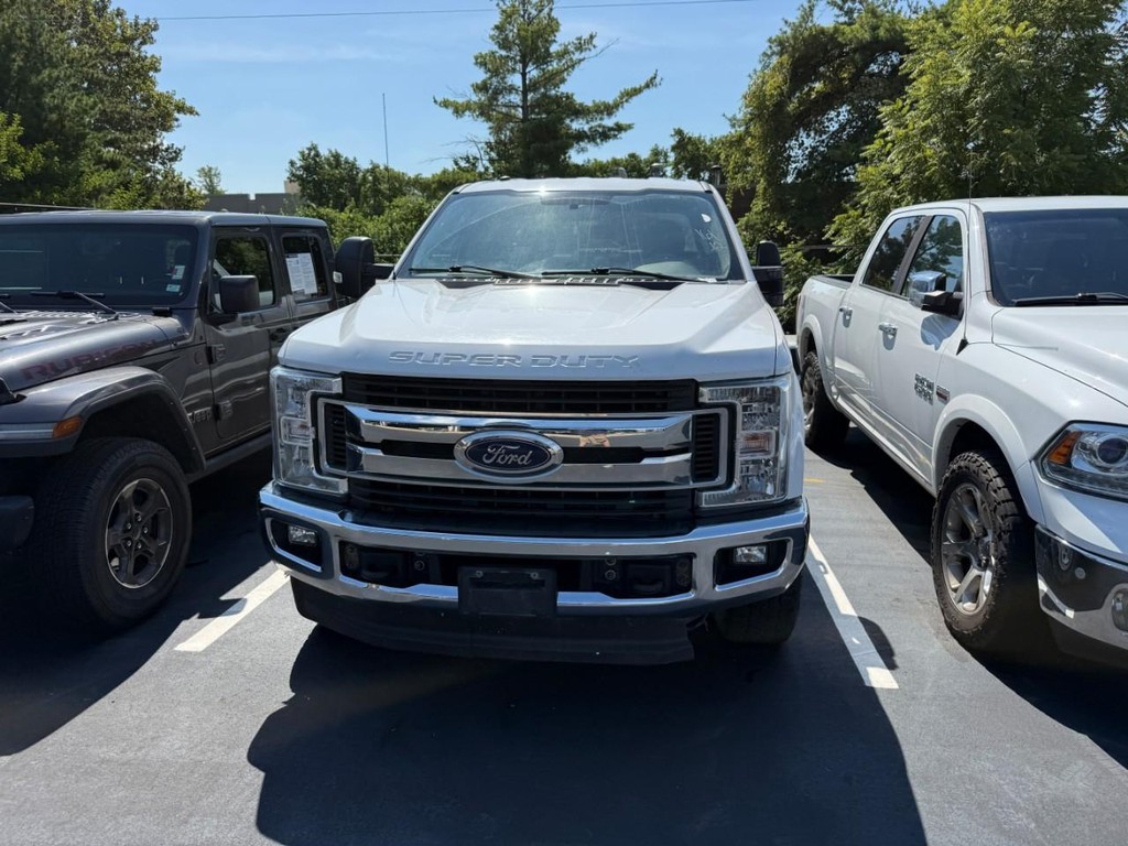 Ford Super Duty F-250 SRW Vehicle Full-screen Gallery Image 06