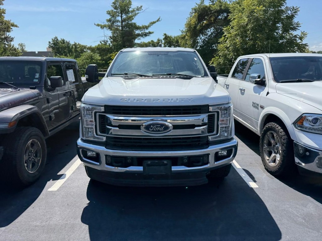 Ford Super Duty F-250 SRW Vehicle Full-screen Gallery Image 07