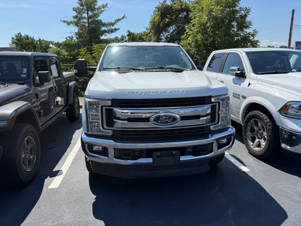 Ford Super Duty F-250 SRW Vehicle Full-screen Gallery Image 08