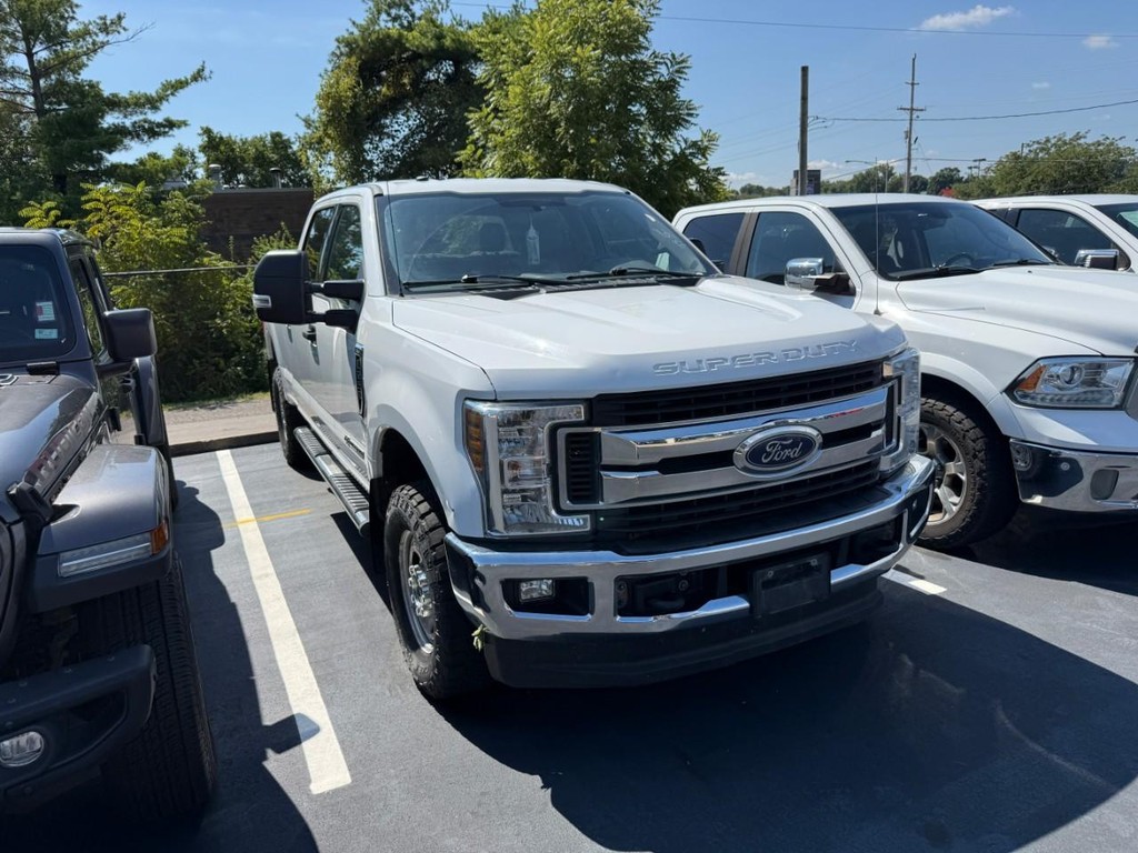Ford Super Duty F-250 SRW Vehicle Full-screen Gallery Image 10