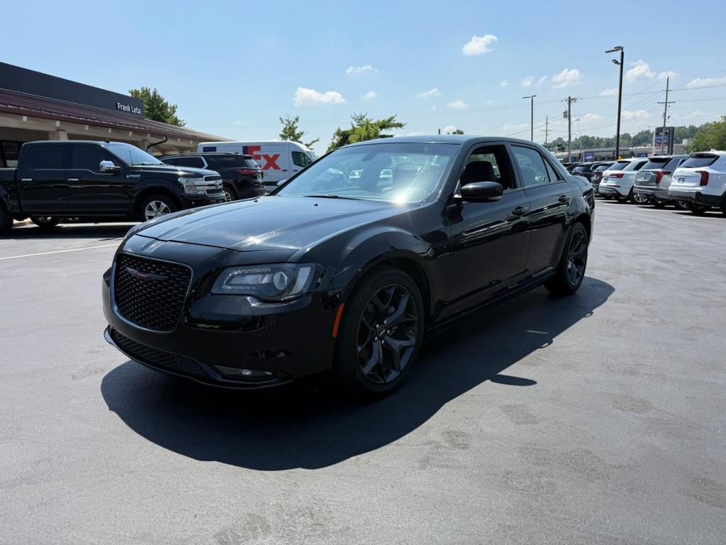 Chrysler 300 Vehicle Full-screen Gallery Image 08