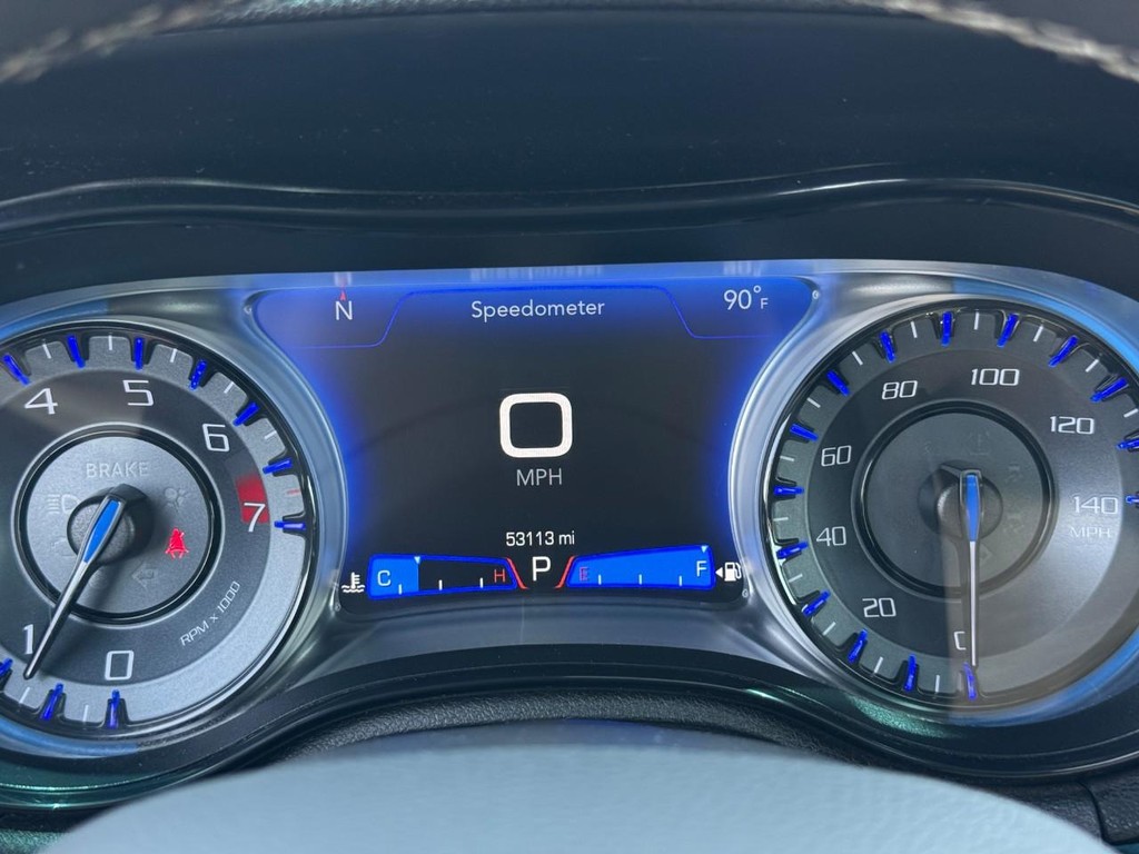 Chrysler 300 Vehicle Full-screen Gallery Image 21