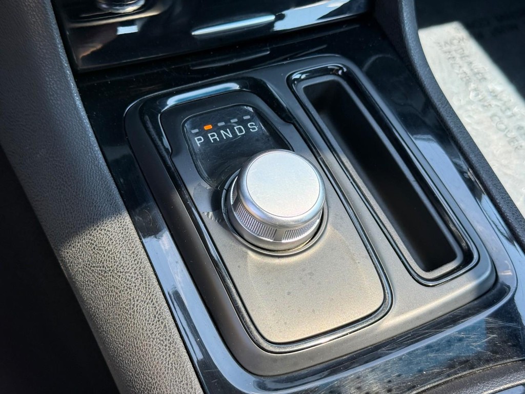Chrysler 300 Vehicle Full-screen Gallery Image 22