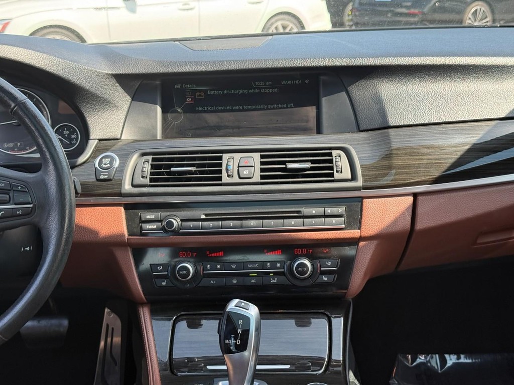 BMW 5 Series Vehicle Full-screen Gallery Image 15