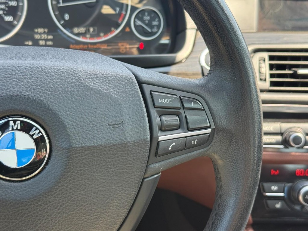 BMW 5 Series Vehicle Full-screen Gallery Image 20