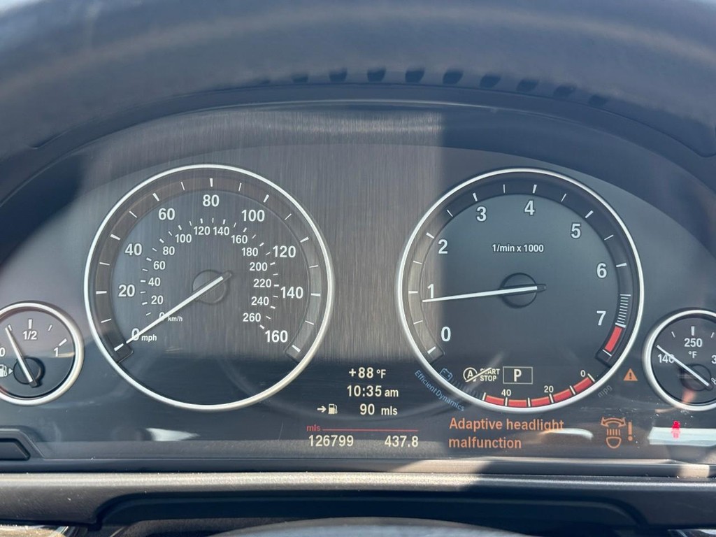 BMW 5 Series Vehicle Full-screen Gallery Image 21