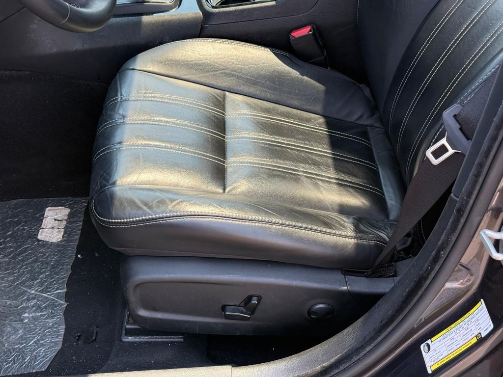 Chrysler 300 Vehicle Full-screen Gallery Image 17