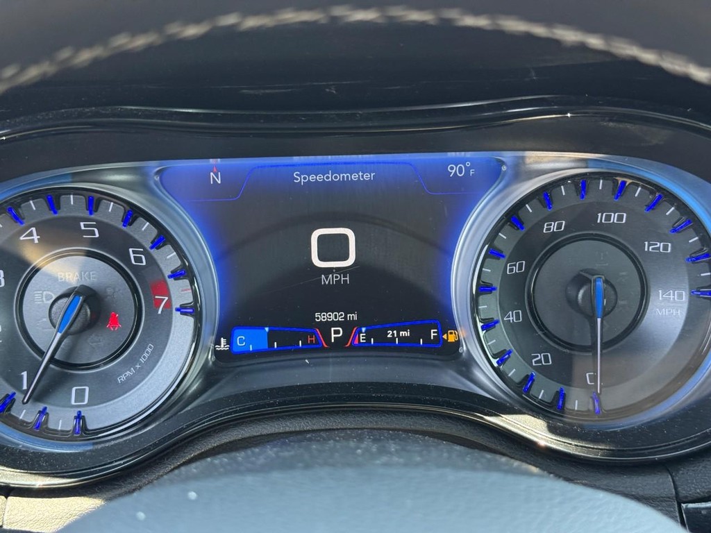 Chrysler 300 Vehicle Full-screen Gallery Image 21
