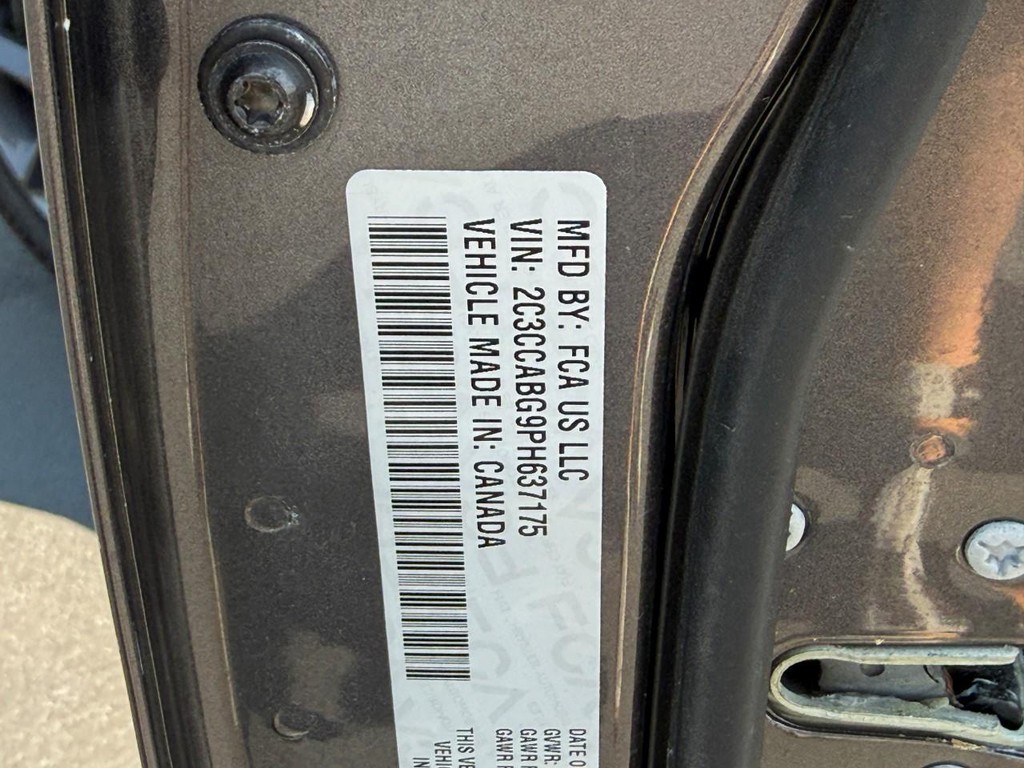 Chrysler 300 Vehicle Full-screen Gallery Image 24