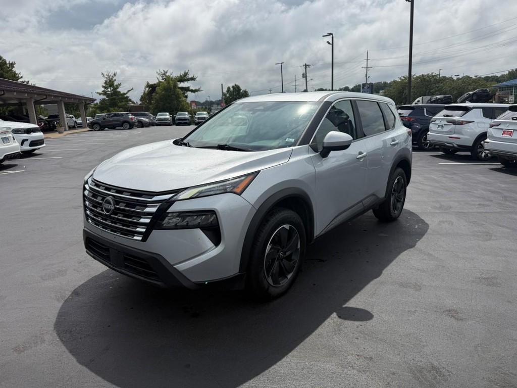 Nissan Rogue Vehicle Full-screen Gallery Image 09