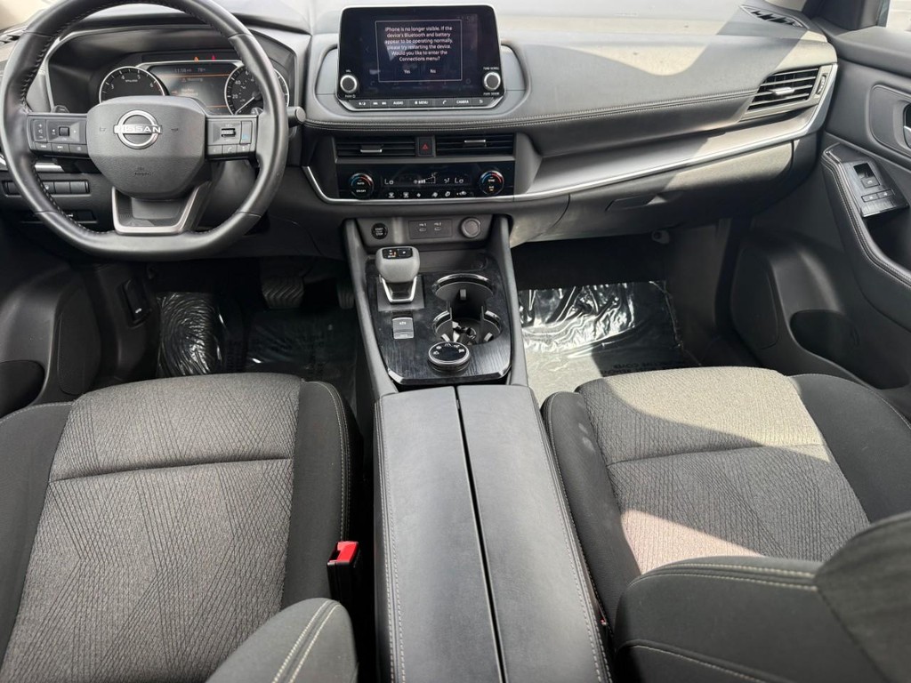 Nissan Rogue Vehicle Full-screen Gallery Image 12