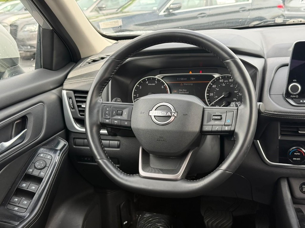 Nissan Rogue Vehicle Full-screen Gallery Image 13