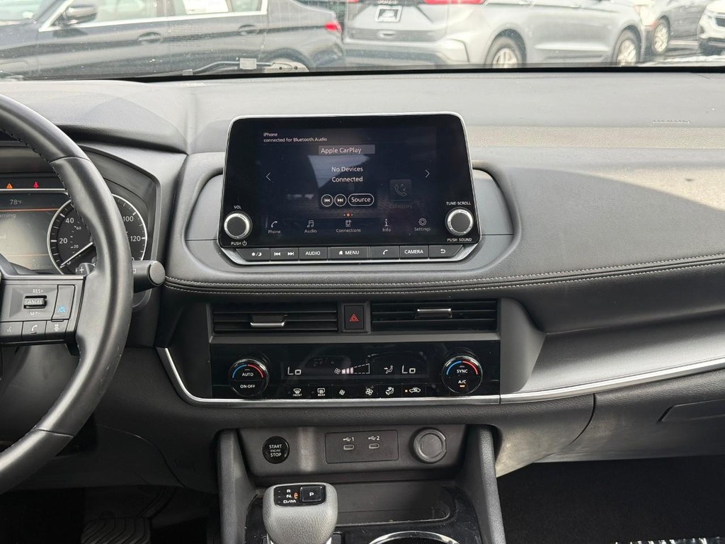 Nissan Rogue Vehicle Full-screen Gallery Image 14