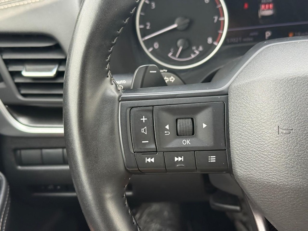 Nissan Rogue Vehicle Full-screen Gallery Image 19