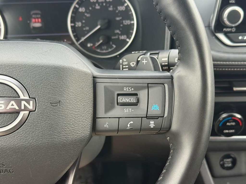 Nissan Rogue Vehicle Full-screen Gallery Image 20