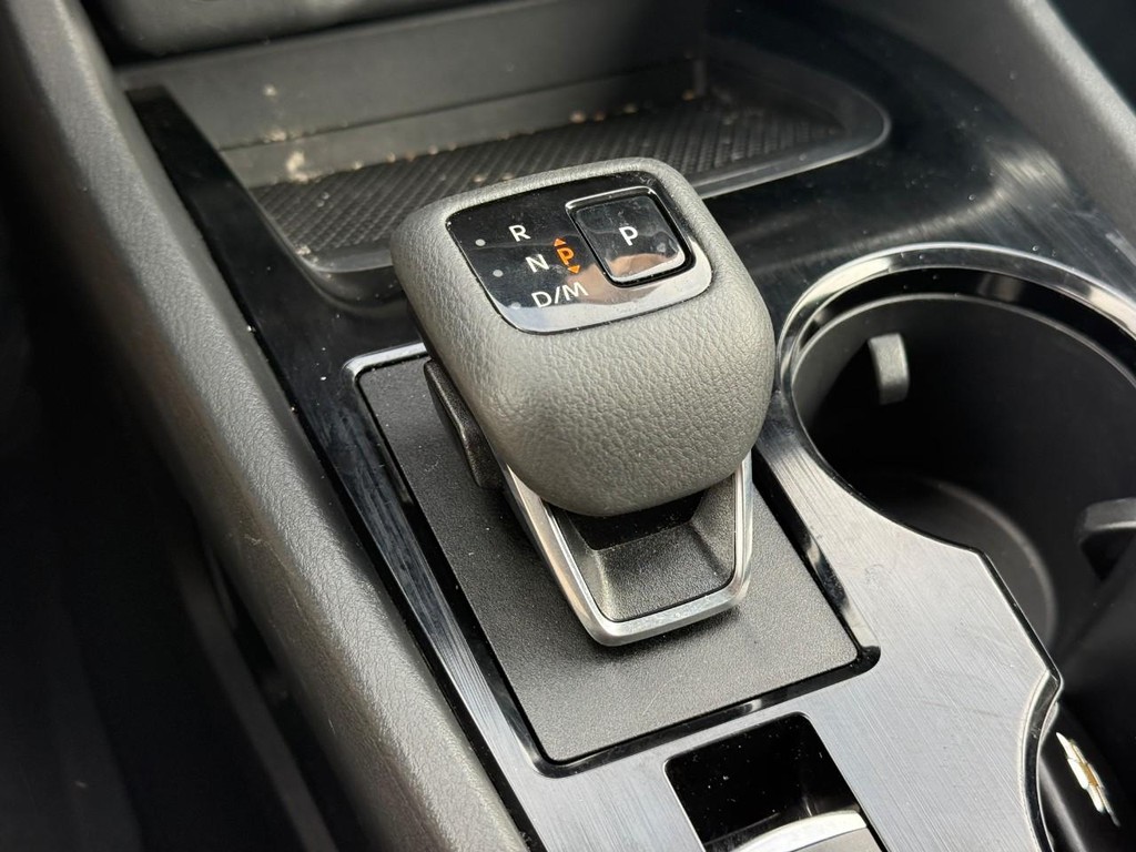 Nissan Rogue Vehicle Full-screen Gallery Image 21
